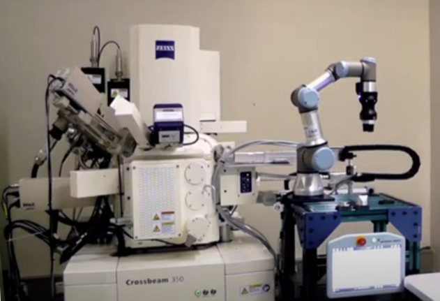 Robot for automatic sample loading